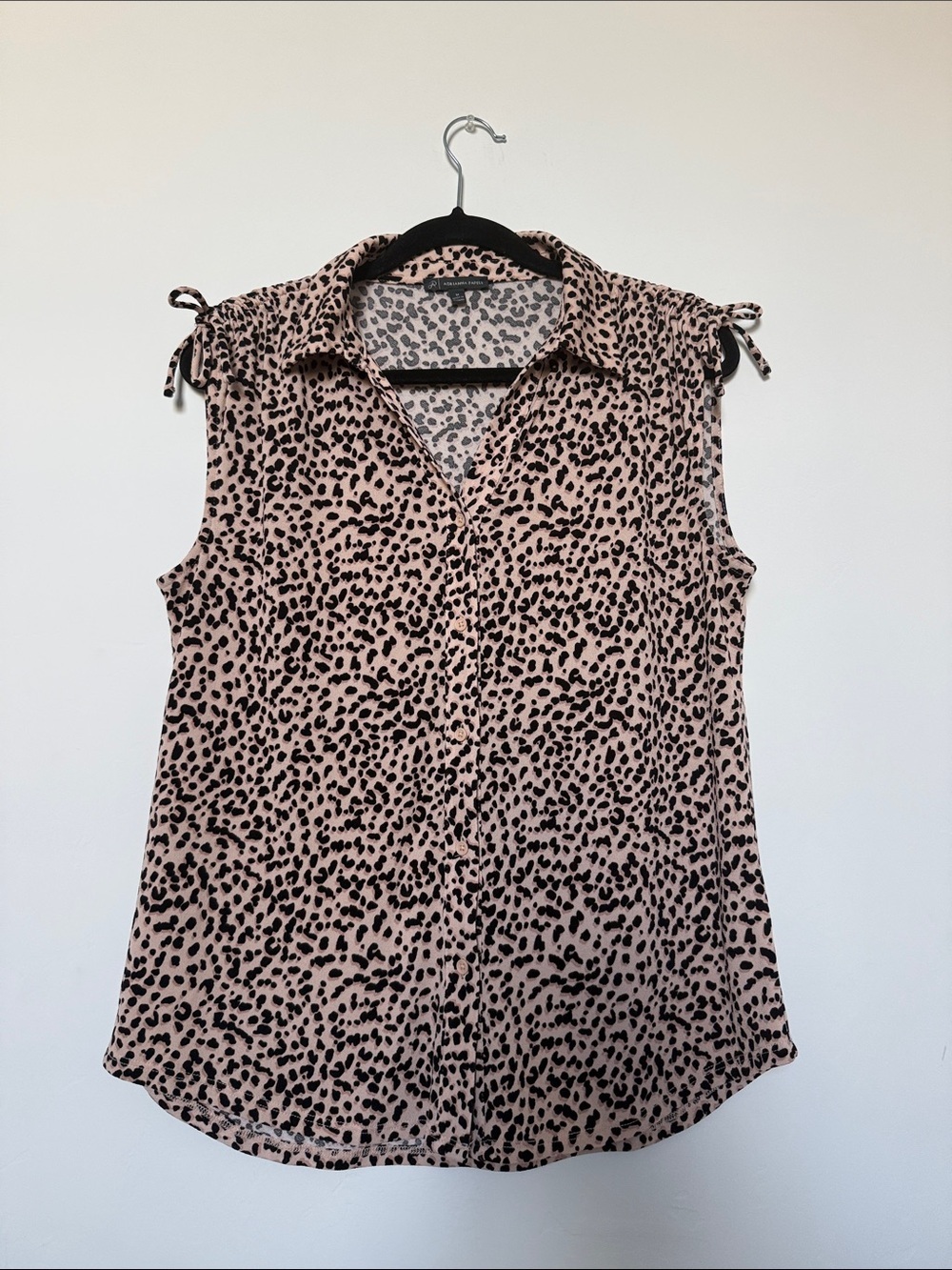 Adrianna Papell Beige and Black Leopard Print Sleeveless Button-Down Top - Picture 2 of 12